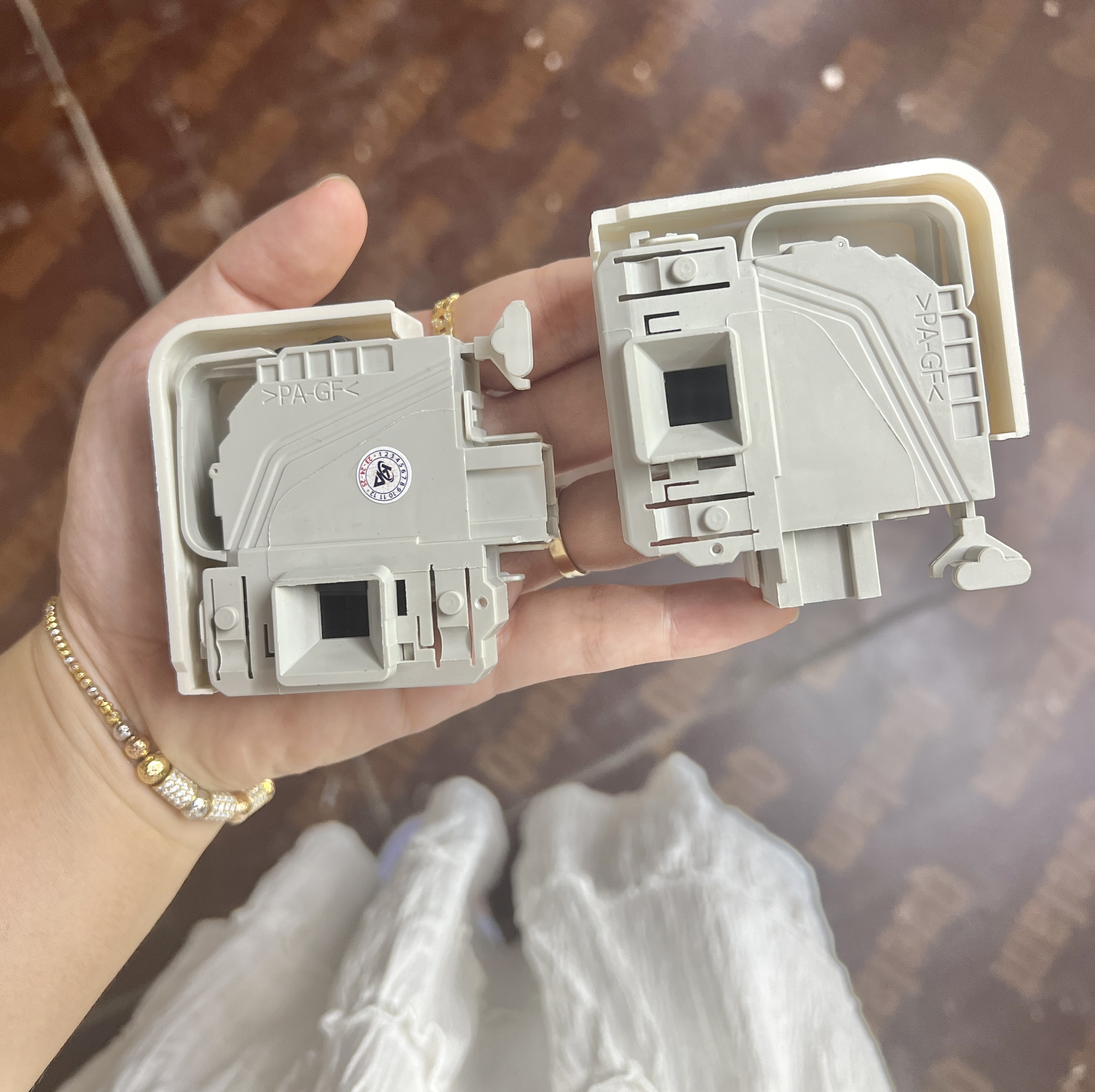 Công Tắc Cửa Máy Giặt Hitachi Chính Hãng
