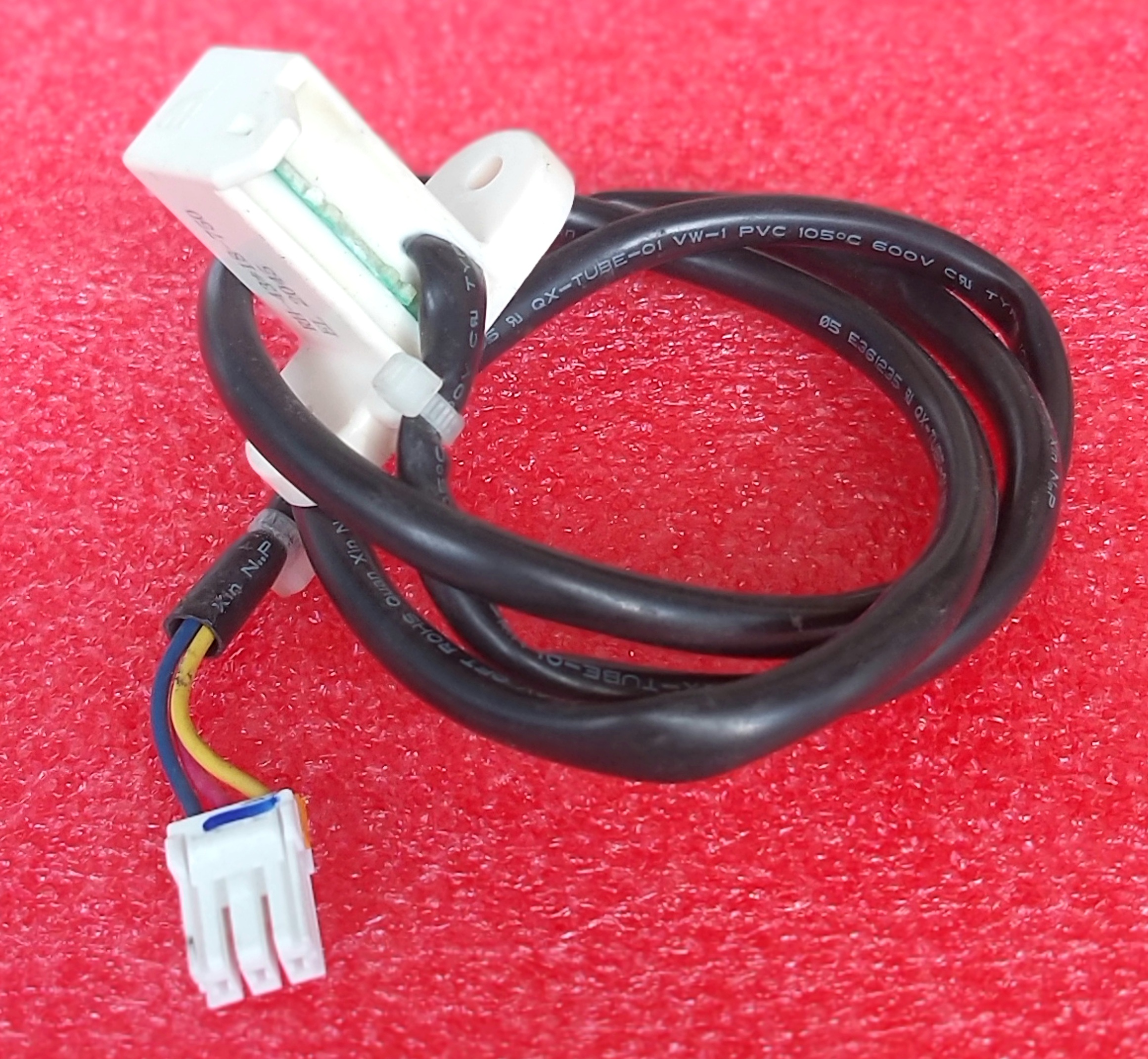 Cảm biến đếm dòng máy giặt Toshiba AW-K800VM, AW-K900VM, AW-K1005FV (Phao áp lực mực nước)